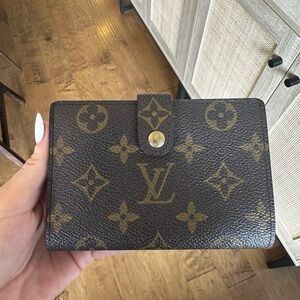 Authentic Louis Vuitton Kisslock Wallet